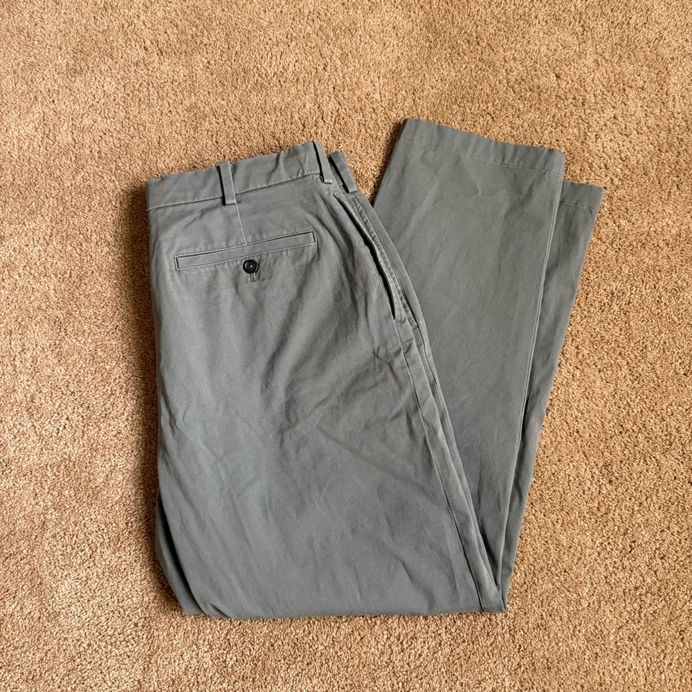 Uniqlo Men's Khaki Chino Trousers